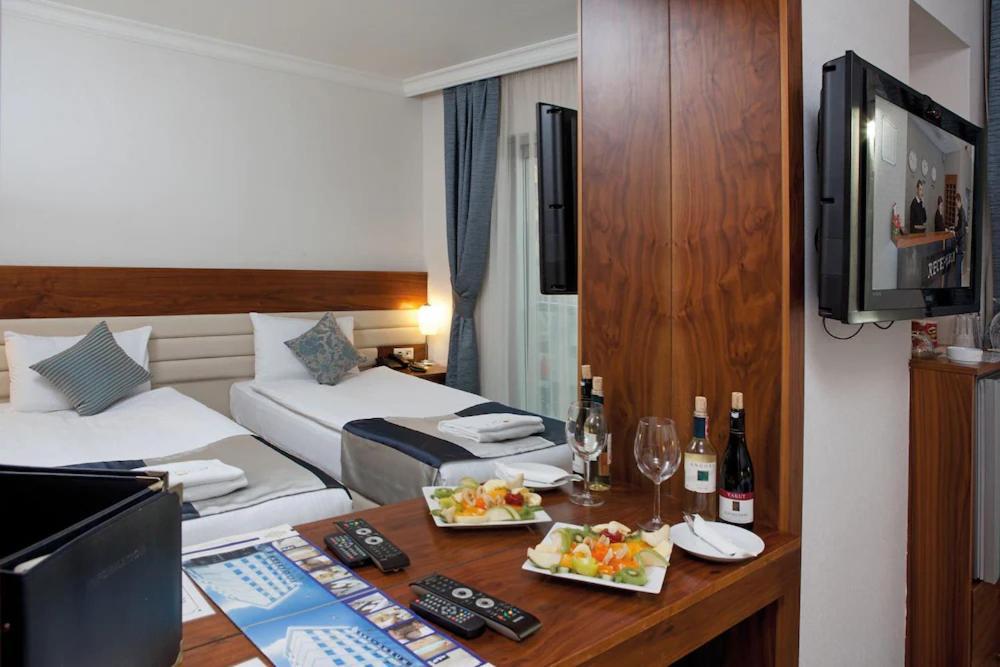 Demir Otel Bornova Eksteriør bilde